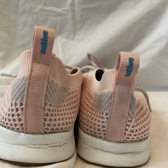 *Excellent Used Condition* Women’s Size 8 Soft Pink Sneakers by Native - Picture 3 of 5